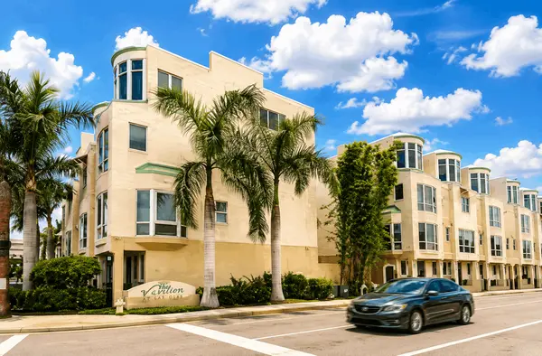 Marquee En Ville: Downtown Townhome Living and Walkability