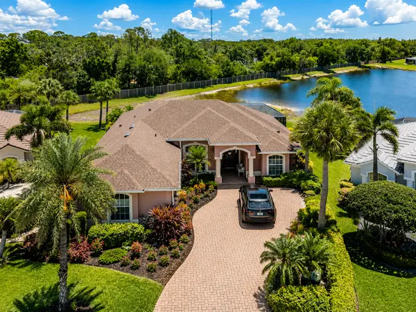Blue Heron Pond: Peaceful Lake-Inspired Living in Venice
