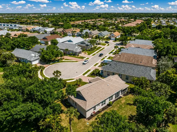 Enclaves of Venice North: A Private Residential Setting Near the Gulf Coast