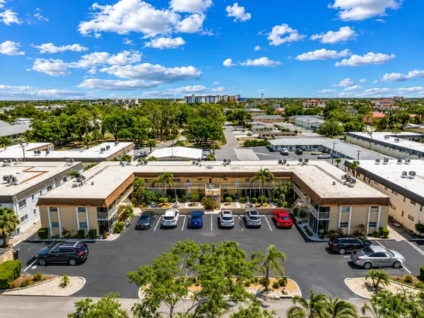 Bristol North: Island Condo Living Close to Downtown Venice
