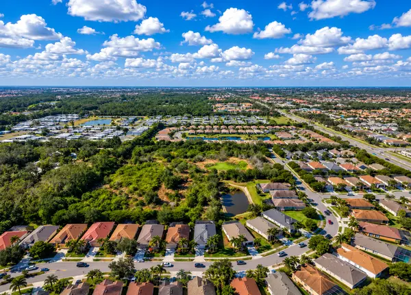 Chestnut Creek: Lake Views and Established Neighborhood Living in Venice