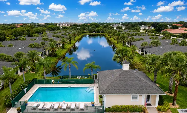 Fountain View Villas: Easygoing Villa Living in Venice