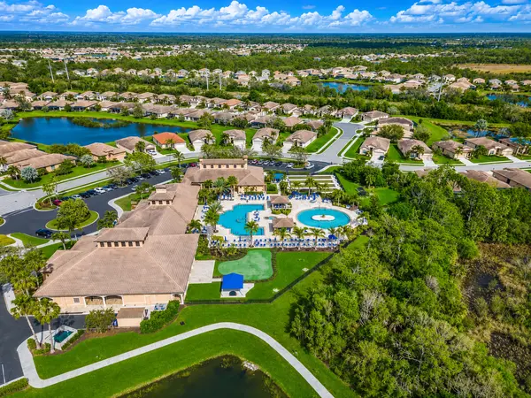 Venetian Falls: Resort-Style Living in Venice, Florida,Hunt Brothers Realty