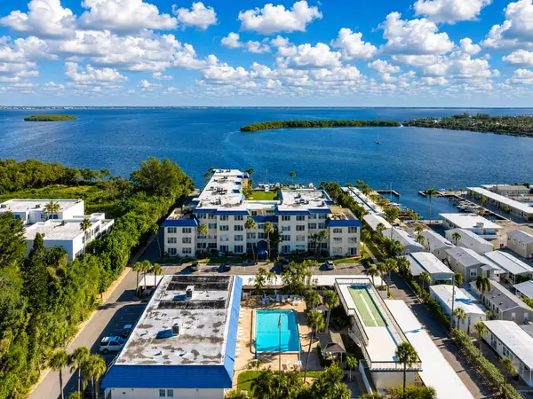 Beach Harbor Club: Experience the Best of Longboat Key’s Beach-to-Bay Lifestyle