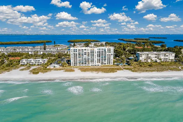 Longboat Harbour Towers: Gulf Views and Beachfront Living on Longboat Key,Hunt Brothers Realty
