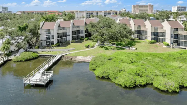 Bay Oaks: A Peaceful Place to Call Home on Siesta Key