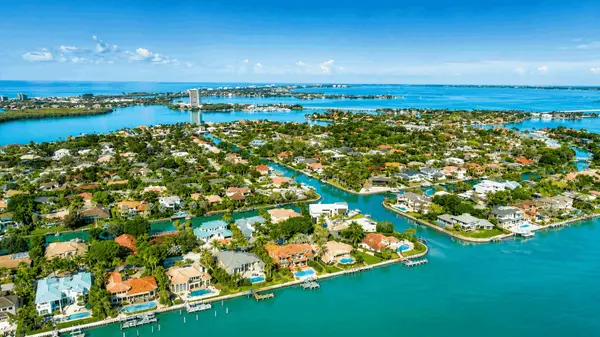 Bird Key Real Estate: What Makes This Sarasota Neighborhood Unique?