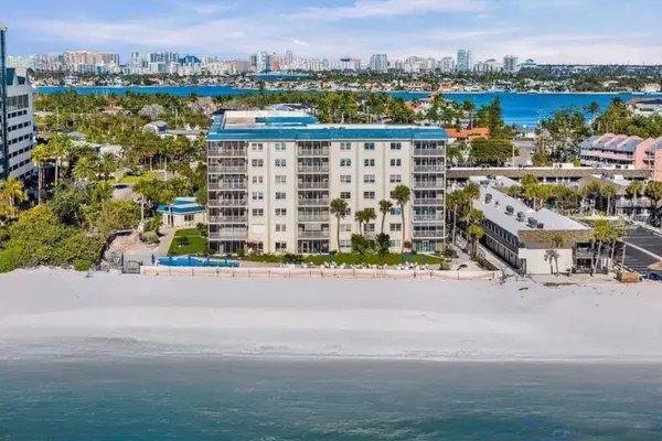 Lido Ambassador: Coastal Condo Living Along Lido Beach