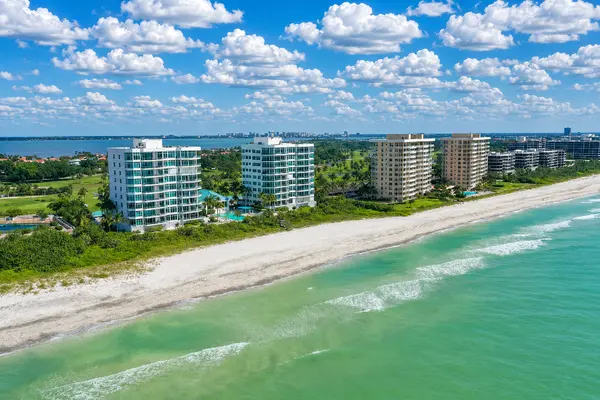 Regent Place: Privacy and Prestige on the Shores of Longboat Key