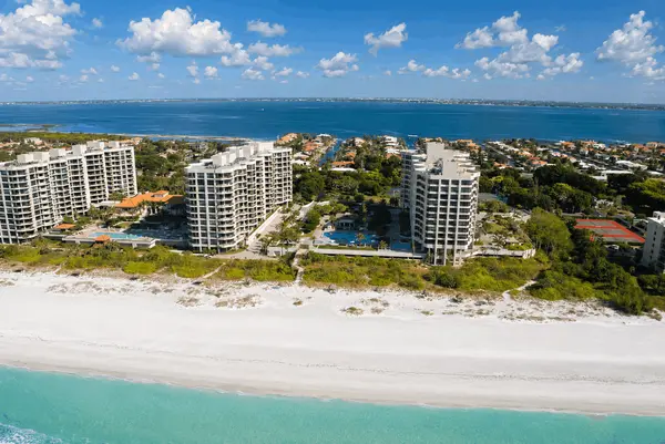 The Promenade: Gulf Views, Resort Amenities and Longboat Key Living