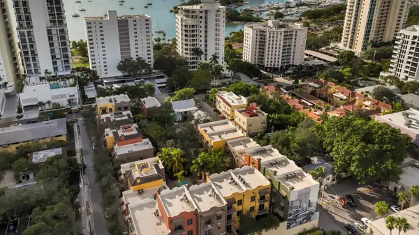 Burns Court Villas: Downtown Living Near Burns Court and Palm Avenue,Hunt Brothers Realty