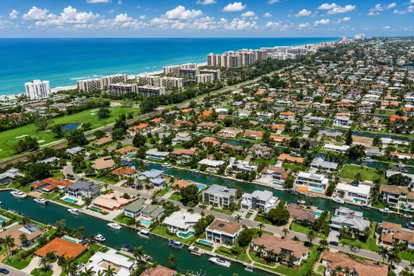 Country Club Shores on Longboat Key: A Waterfront Buyer’s Guide,Hunt Brothers Realty