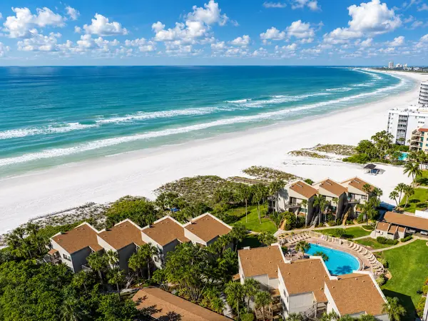 Midnight Cove Gulfside: Beach Living on Siesta Key’s Crescent Beach