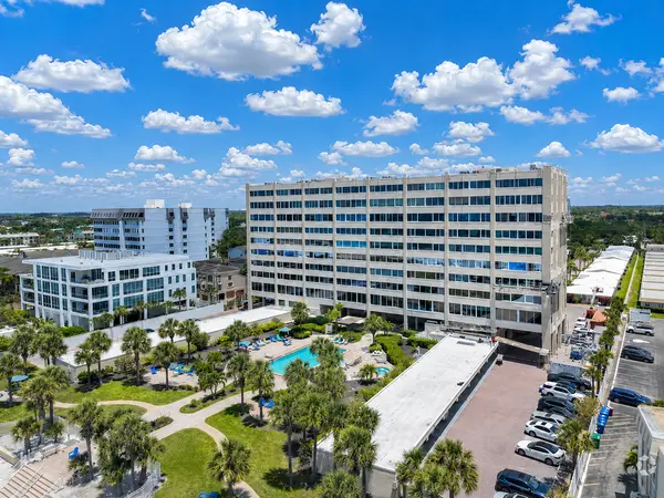 Horizons West: Beach-to-Bay Living in the Heart of Siesta Key,Hunt Brothers Realty