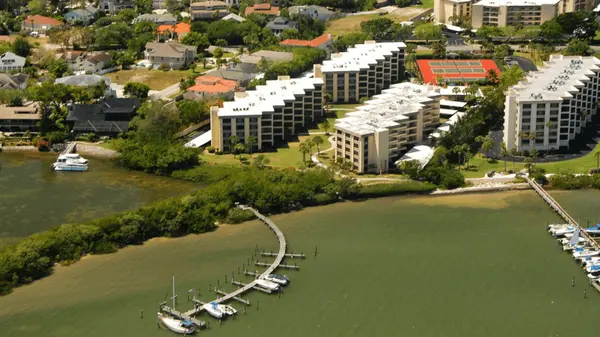 Island Reef: Gulf-to-Bay Living on Siesta Key’s South End,Hunt Brothers Realty