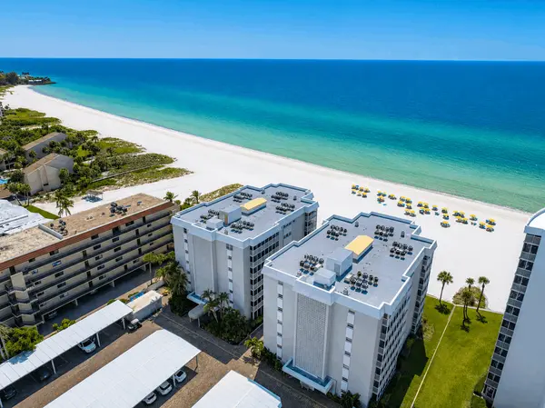 Crescent Arms: Beachfront Condos on Siesta Key’s Crescent Beach