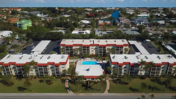 La Siesta: Condo Living Across from Siesta Key’s Famous Beach