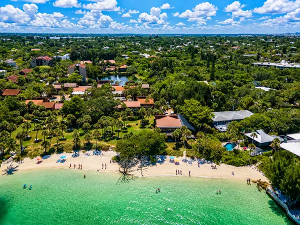Sandy Cove: A Distinctive Waterfront Community on Siesta Key