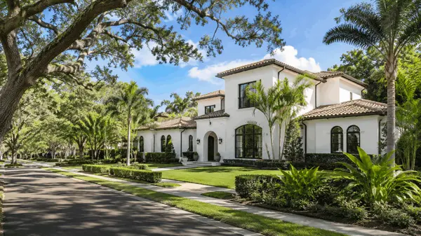 Living West of the Trail in Sarasota: What Buyers Should Know