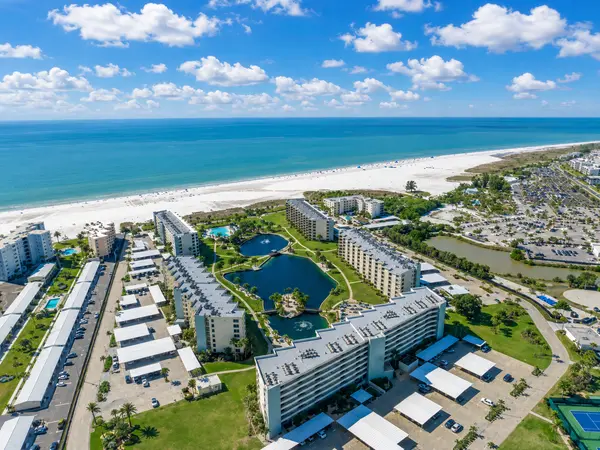 Gulf and Bay Club: Resort-Style Living on Siesta Key Beach,Hunt Brothers Realty