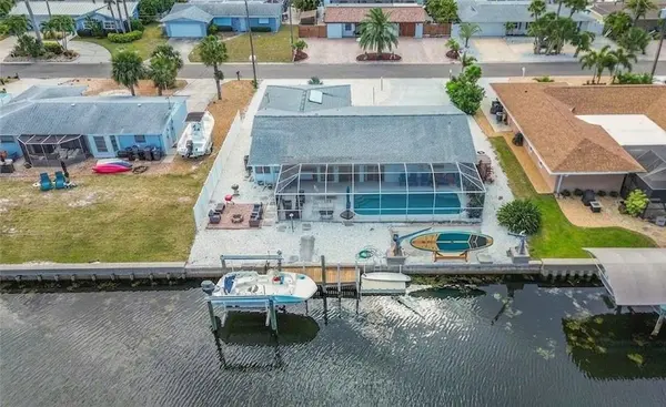 What Luxury Buyers Look for in Waterfront Properties
