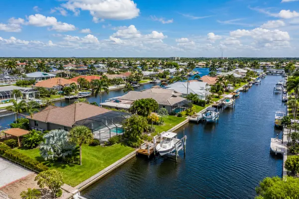 Port Charlotte Waterfront Homes: Canals, Boating and Gulf Access