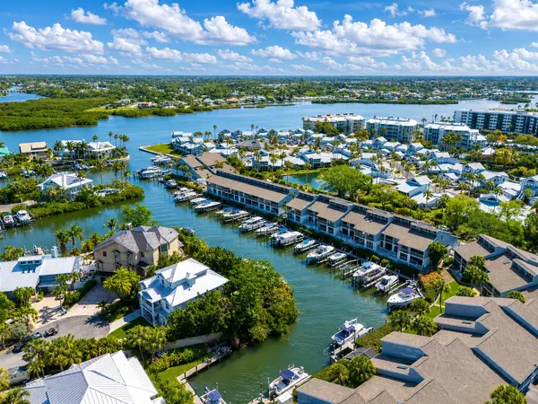 Harbour Towne: A Boater-Friendly Waterfront Community on Siesta Key,Hunt Brothers Realty