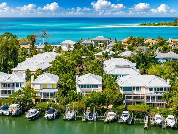 Hamilton Club: Private Waterfront Living on Siesta Key,Hunt Brothers Realty