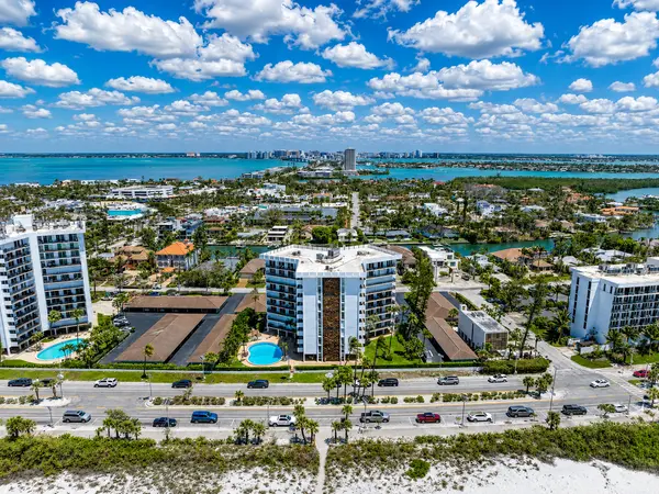 St. Armands Towers: Condo Living Between Lido Beach and St. Armands Circle,Hunt Brothers Realty
