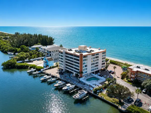 Fishermans Haven: A Hidden Waterfront Retreat on Siesta Key,Hunt Brothers Realty