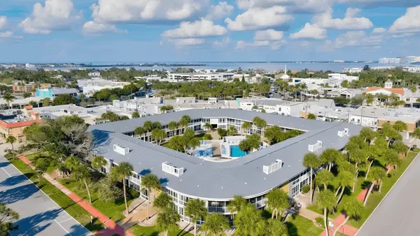 Kingston Arms: Classic Lido Key Living Near St. Armands Circle,Hunt Brothers Realty