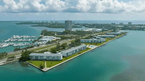 Sarasota Harbor of Lido Beach: Waterfront Living Near St. Armands Circle,Hunt Brothers Realty