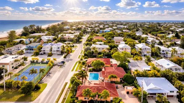 Villas of Holmes Beach: Island Living Near the Gulf and Local Favorites,Hunt Brothers Realty