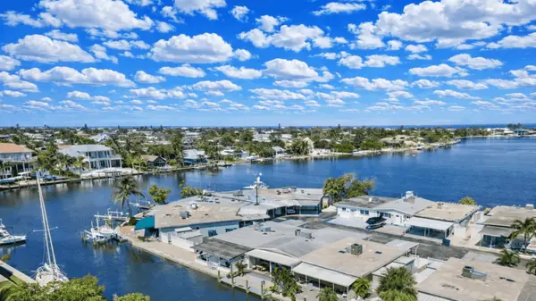 Seaside Gardens: Coastal Homes and Relaxed Anna Maria Island Living,Hunt Brothers Realty