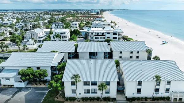 Gulf Beach Place: Coastal Living Just Steps from the Gulf