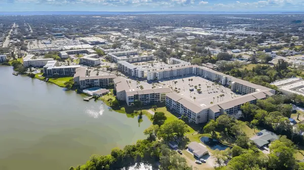 Bayshore on the Lake: Easygoing Condo Living in Bradenton