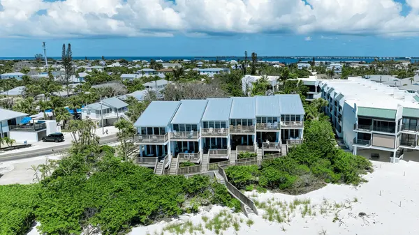Hidden Cove Beach Homes: Private Coastal Living on Anna Maria Island