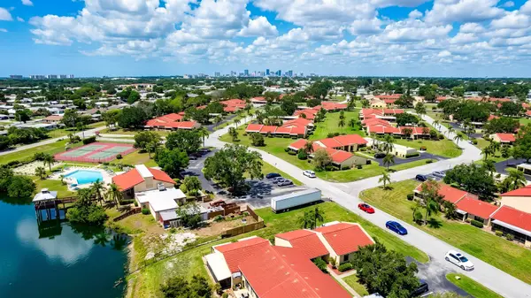 Meadowcroft: Relaxed Villa Living in West Bradenton,Hunt Brothers Realty