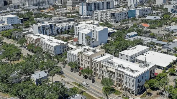Courtyard at Citrus: Residences Near the Rosemary District