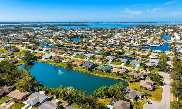Bay Lake Estates: Lakeside Living with Bradenton Convenience