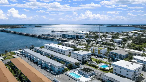 Imperial House: Classic Condo Living in Bradenton