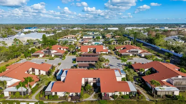 Morton Village: Comfortable Condo Living Close to Bradenton Amenities