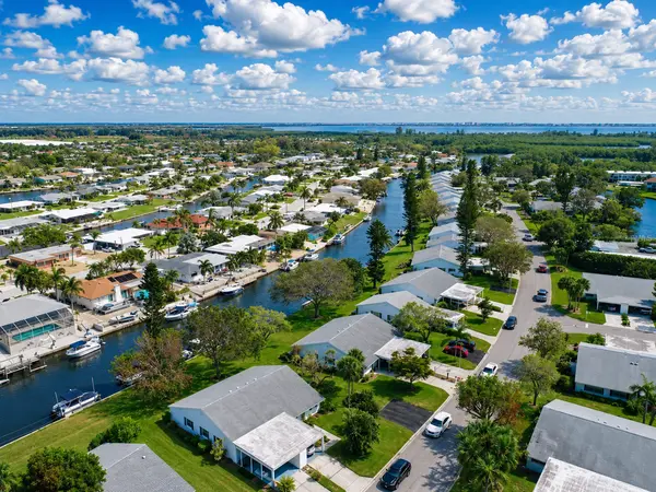 Mount Vernon: Waterfront Living with a Coastal Bradenton Lifestyle
