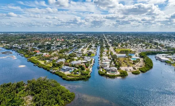 Bayshore Gardens: Waterfront Character and Classic Bradenton Living,Hunt Brothers Realty