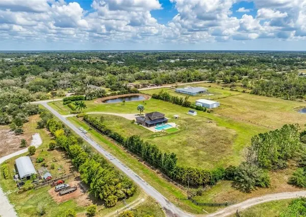 Pomello Park: Room to Spread Out in a Country-Inspired Bradenton Setting,Hunt Brothers Realty