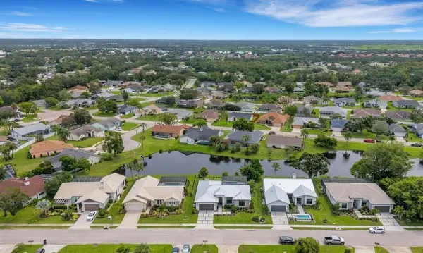 Lionshead: Lake Views and Established Neighborhood Living in Bradenton