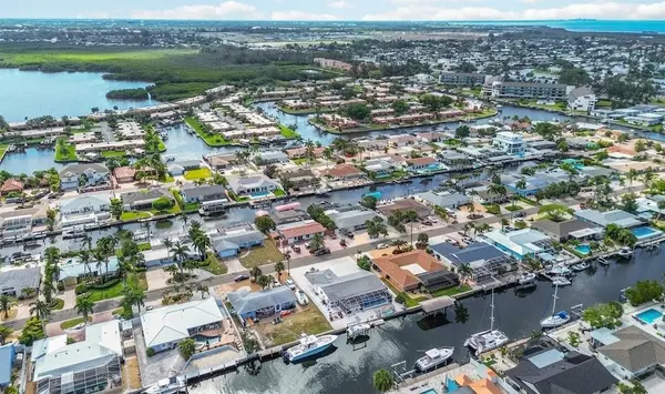 San Remo Shores: Waterfront Homes and Boating Near Anna Maria Island