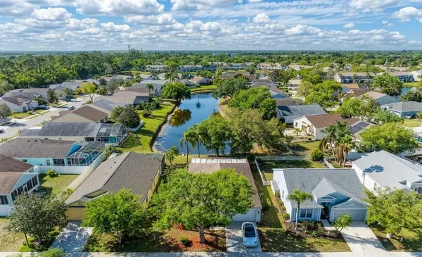 Sabal Harbour: Amenities, Lakes and Neighborhood Living in Bradenton