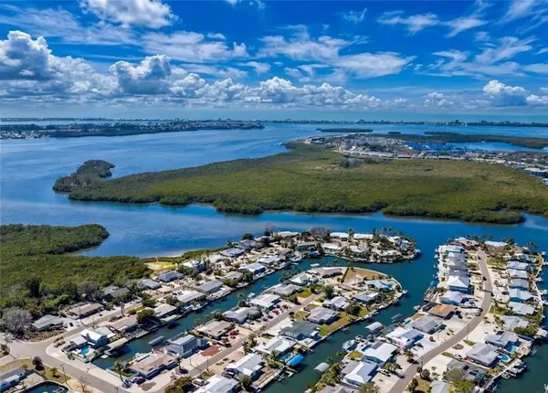Flamingo Cay Condos: Waterfront Condo Living Near Palma Sola Bay,Hunt Brothers Realty