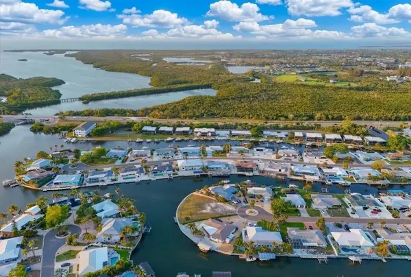 Flamingo Cay Homes: Waterfront Living on the Way to Anna Maria Island
